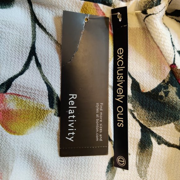 NWT RELATIVITY Floral Top with Asymmetric hem & 3/4 Bell Sleeves-Lace inset, XL - Picture 6 of 16